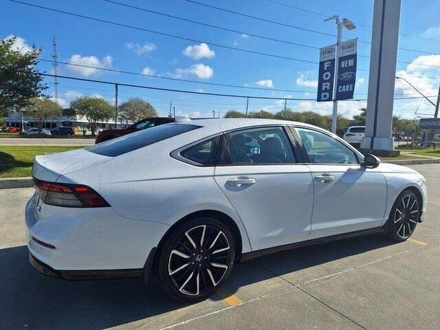 Used 2023 Platinum White Pearl Honda Touring image 5