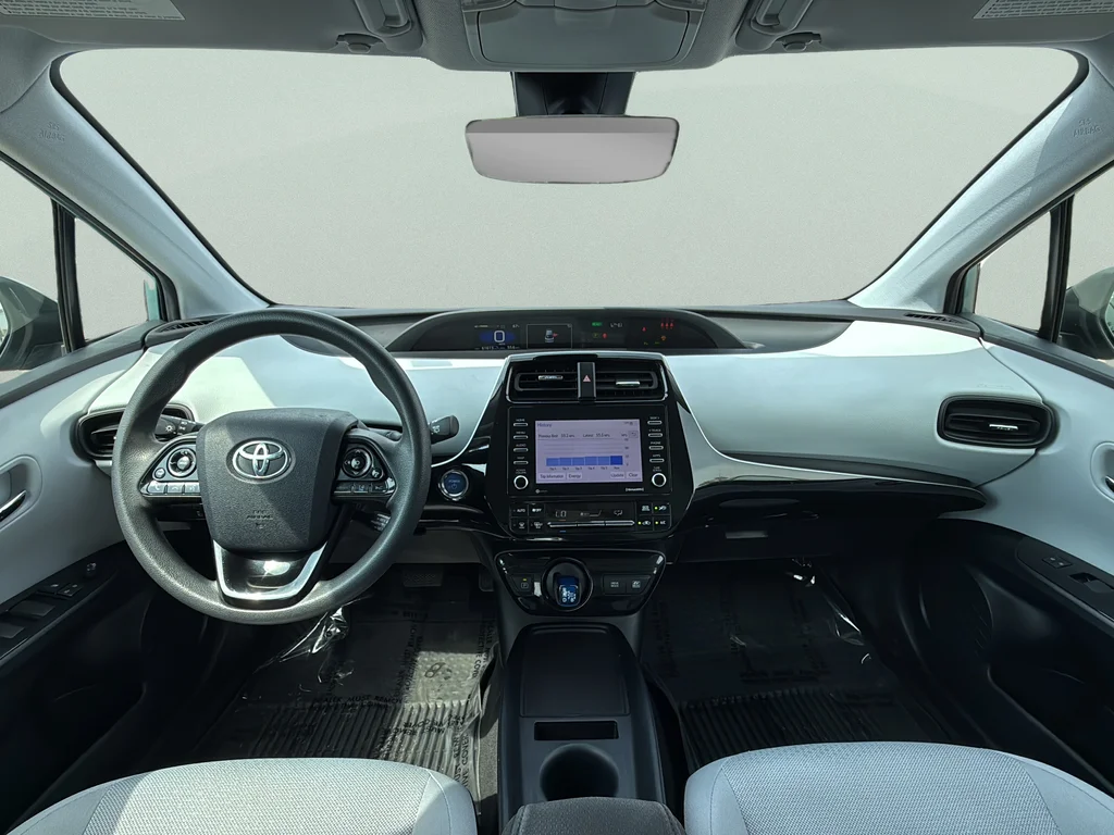 Used 2022 Pearl Toyota LE image 23