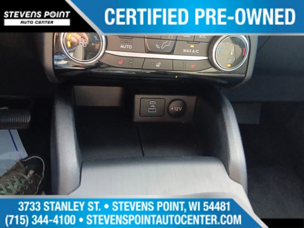 Used 2022 Red Metallic Ford SE image 22