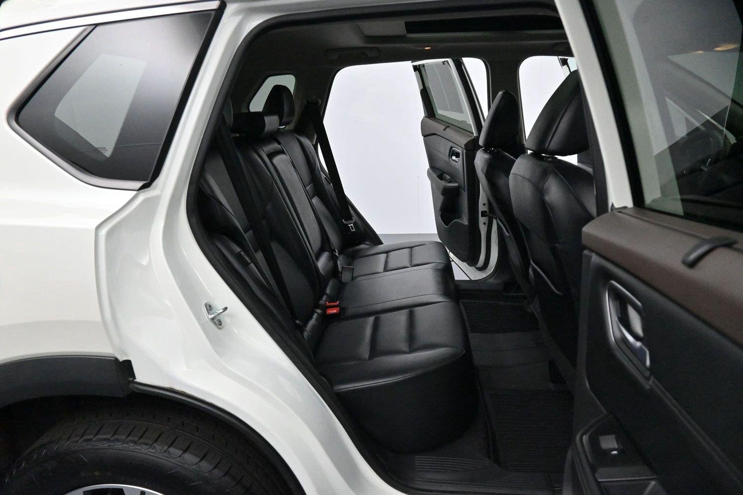 Used 2021 Pearl White Tricoat Nissan SV image 31