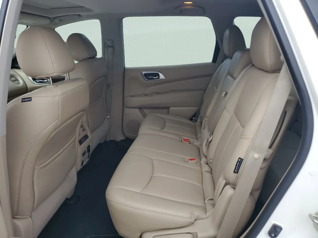 Used 2019 White Nissan Platinum image 10