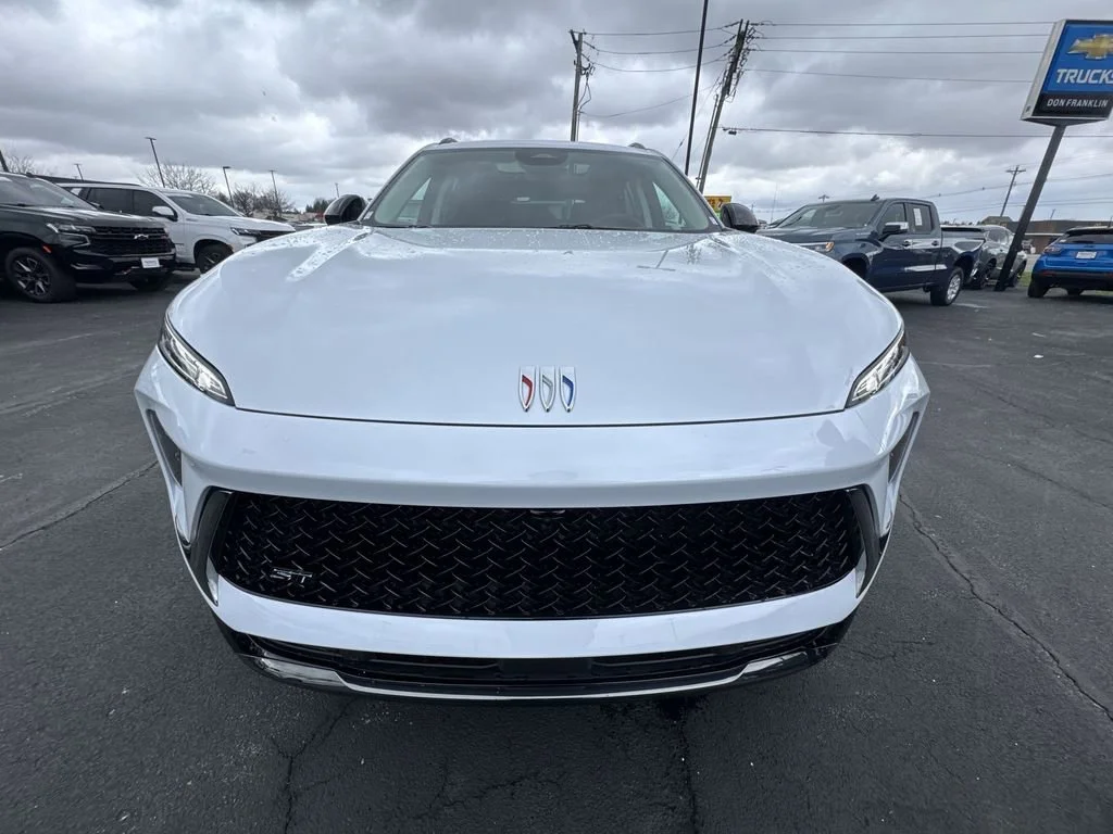 New 2026 Iridescent White Tricoat Buick Sport Touring image 27