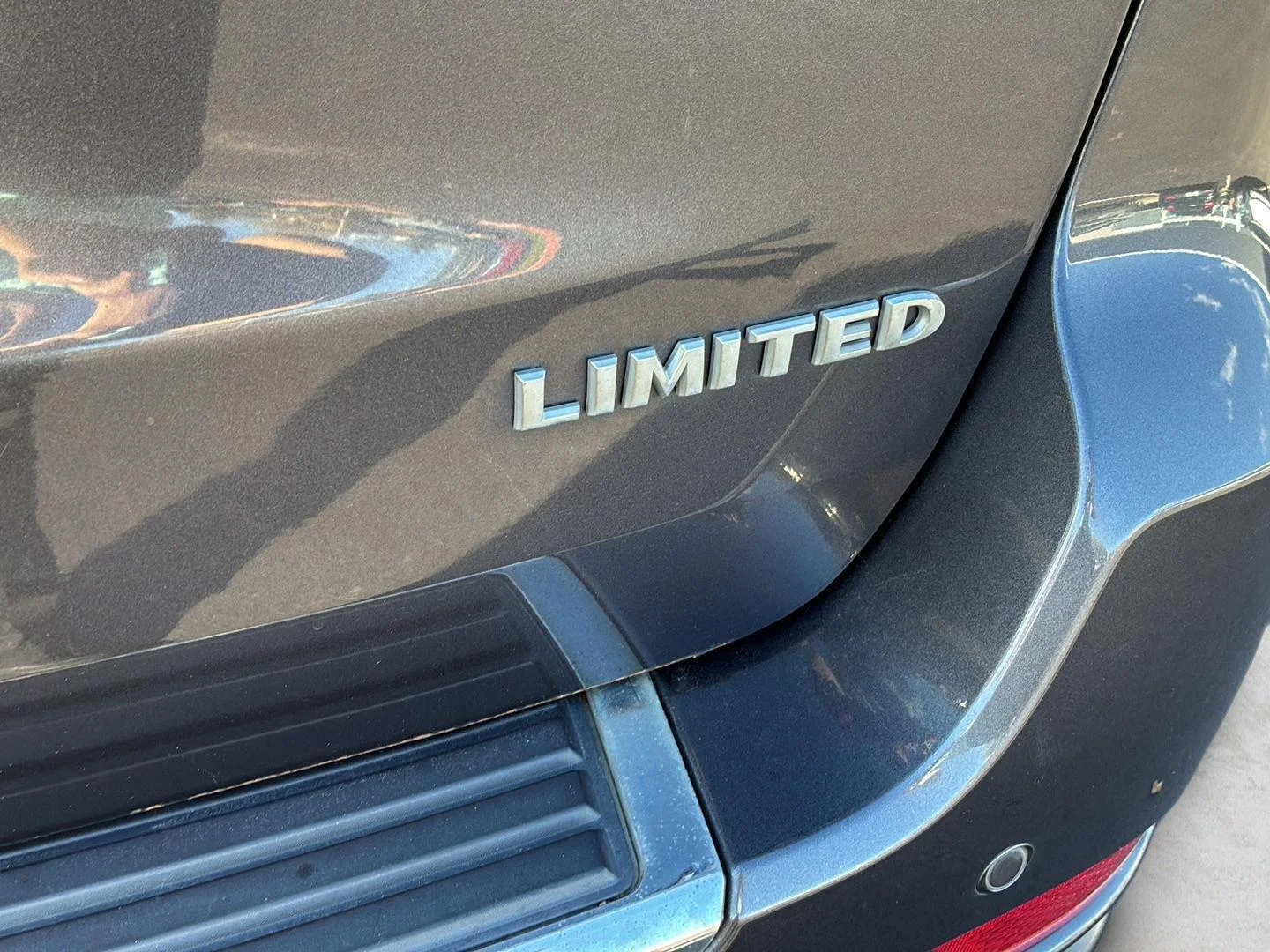 Used 2016 Granite Crystal Metallic Clearcoat Jeep Limited image 9