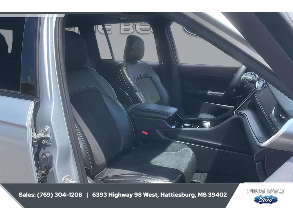 Used 2023 Silver Zynith Jeep Altitude image 6