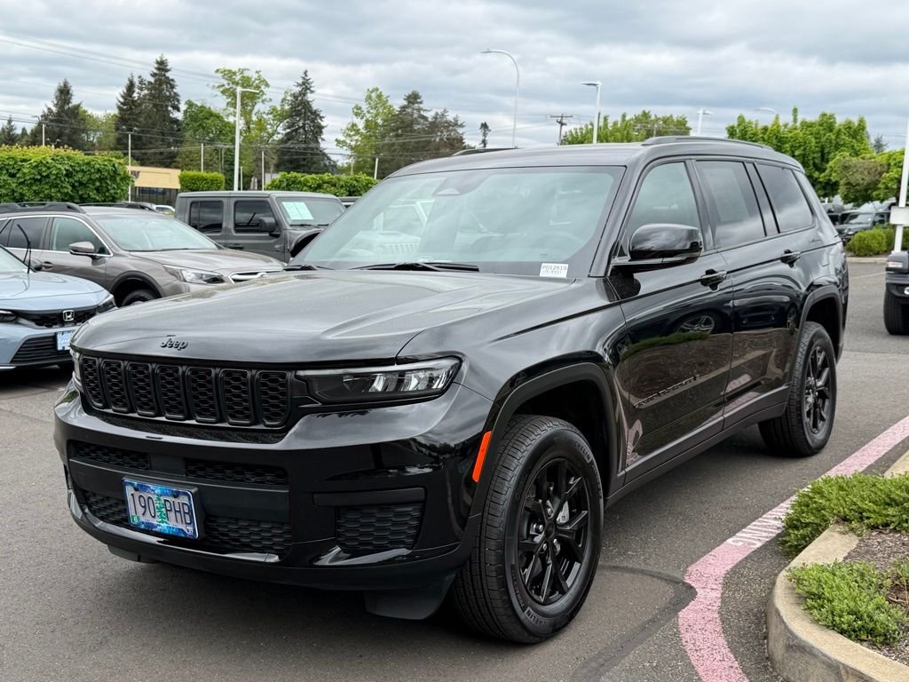 Used 2025 Black Jeep Altitude X image 4