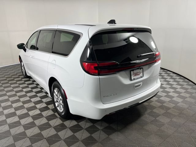New 2026 Bright White Clear-Coat Exterior Paint Chrysler Select image 3