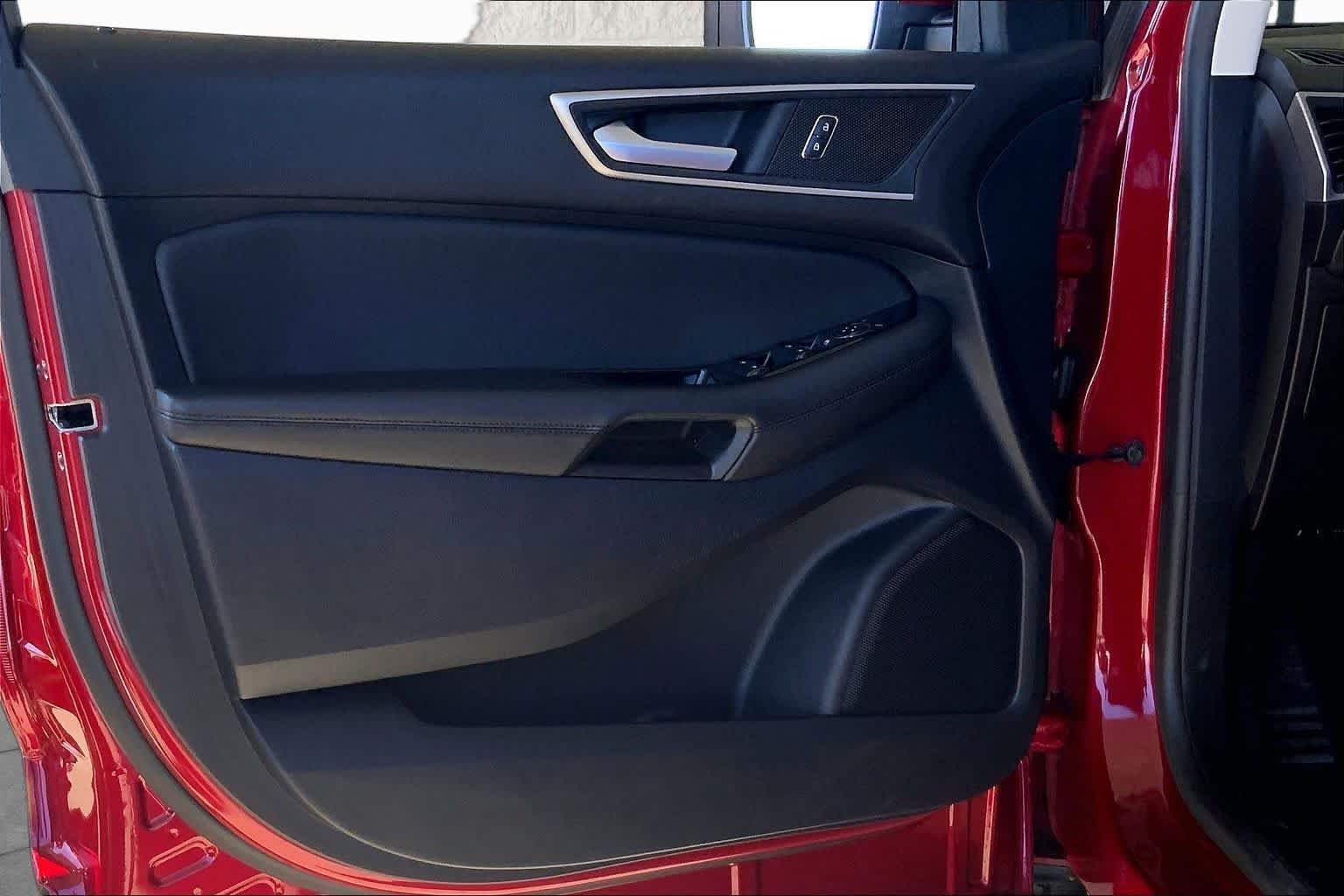Used 2020 Rapid Red Metallic Tinted Clearcoat Ford SEL image 21