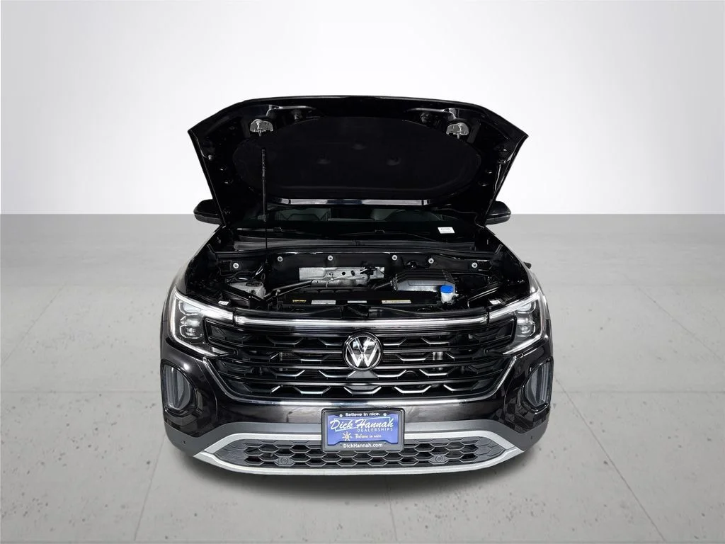 Used 2025 Black Volkswagen 2.0T SE w/Technology image 21