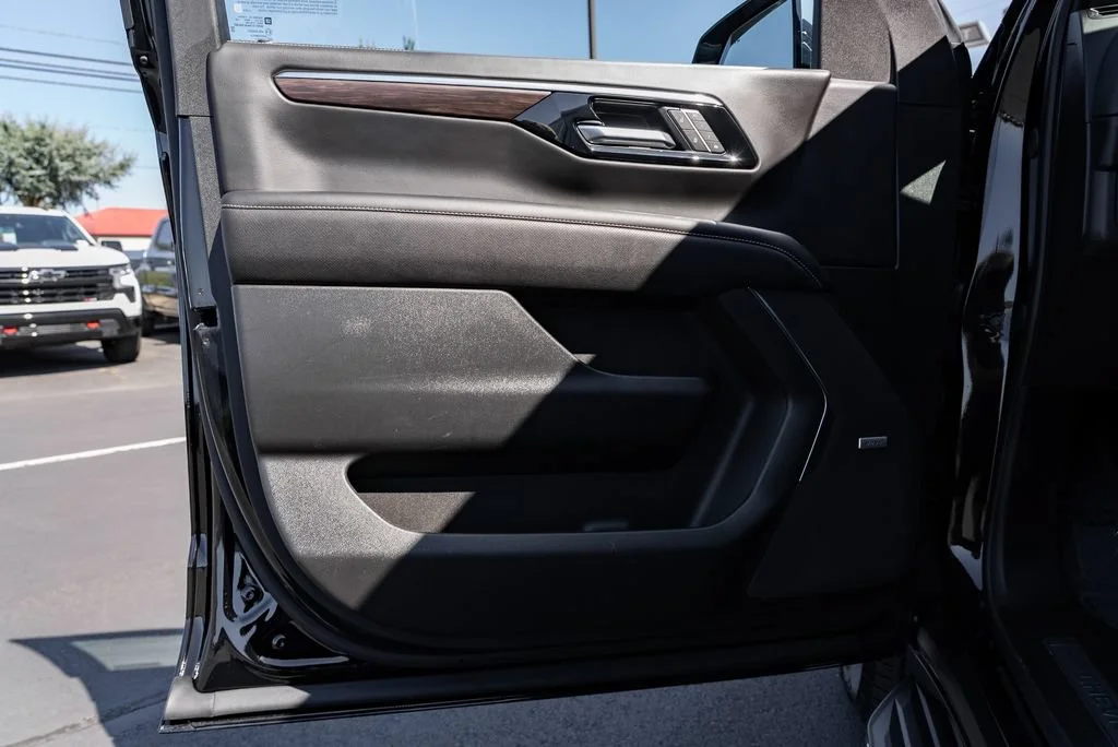 Used 2025 Black Chevrolet Premier image 27