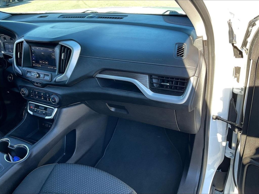 Used 2024 White GMC SLE image 12