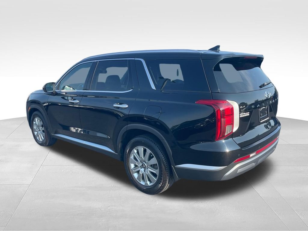 Used 2023 Black Hyundai SEL image 3