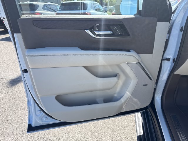 2026 GMC Yukon Denali - Photo 12