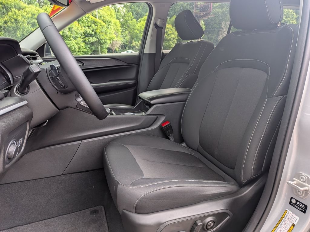 2024 Jeep Grand Cherokee L Laredo - Photo 12