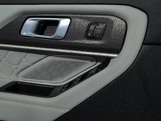 New 2027 Avalanche Gray Ford Platinum™ image 15