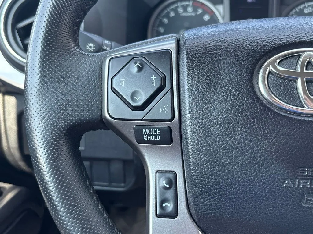 Used 2022 White Toyota SR5 image 19