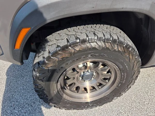 Used 2022  Nissan PRO-4X image 11