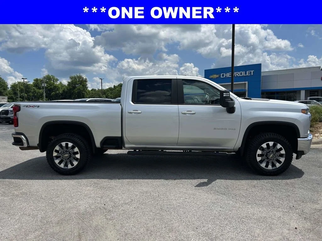 Used 2022 Silver Ice Metallic Chevrolet LT image 2