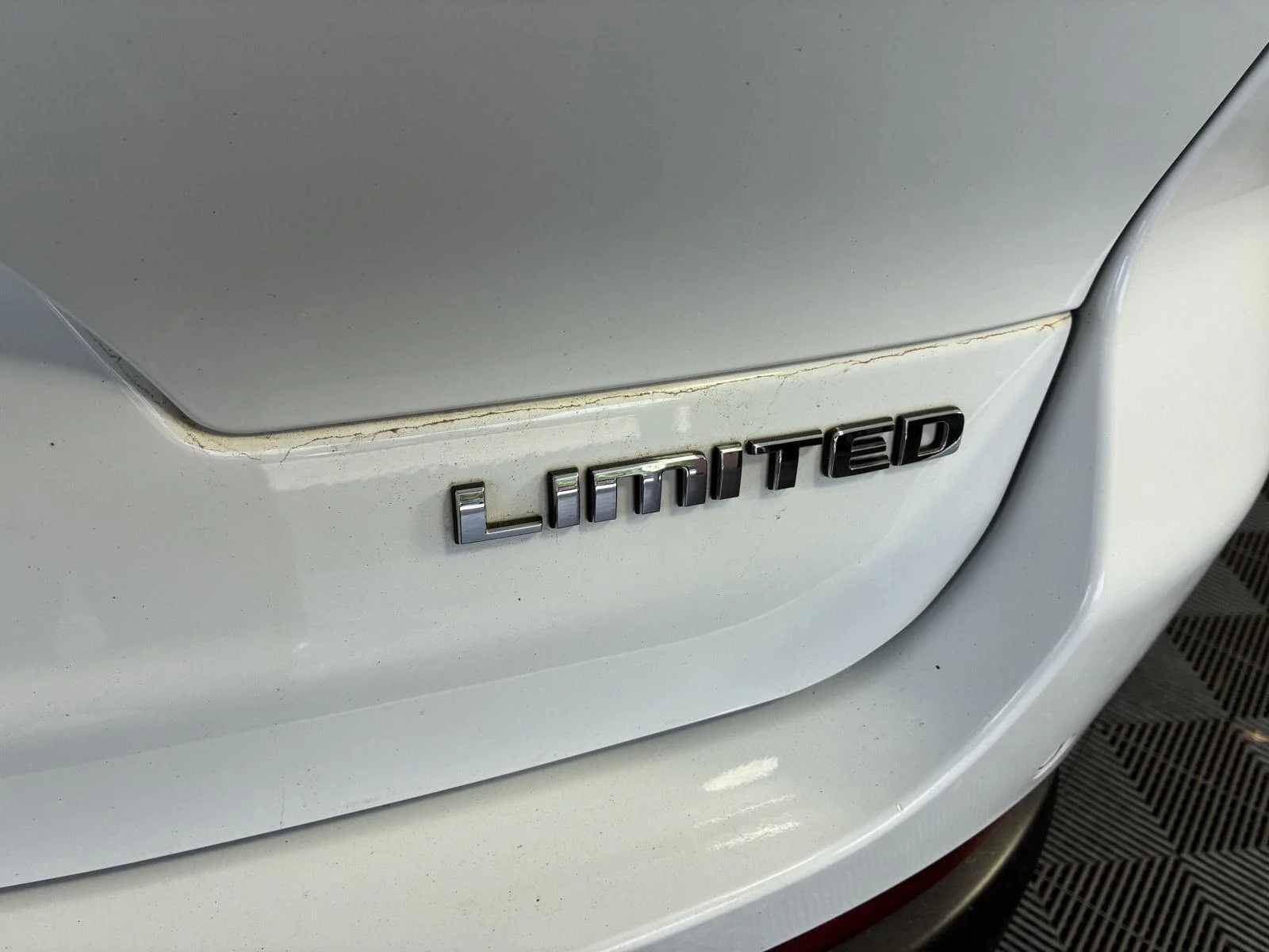 Used 2023 Bright White Clearcoat Jeep Limited image 9