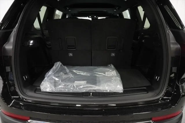 New 2026 Diamond Black Crystal Pearl-Coat Exterior Paint Jeep Laredo X image 32