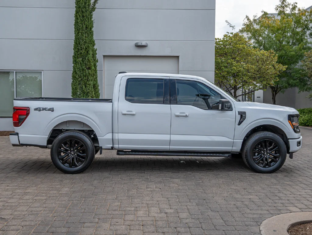 Used 2024 Oxford White Ford XLT image 9