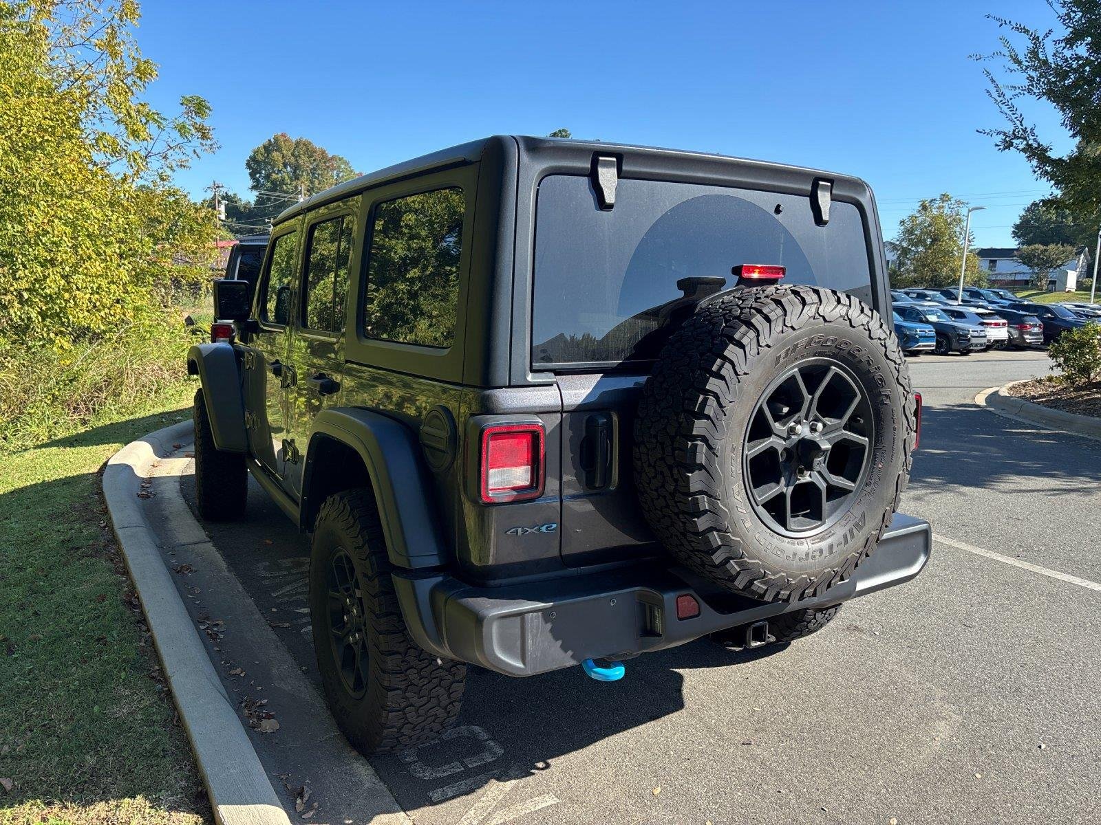 Used 2024 Granite Crystal Metallic Clearcoat Jeep Willys image 2
