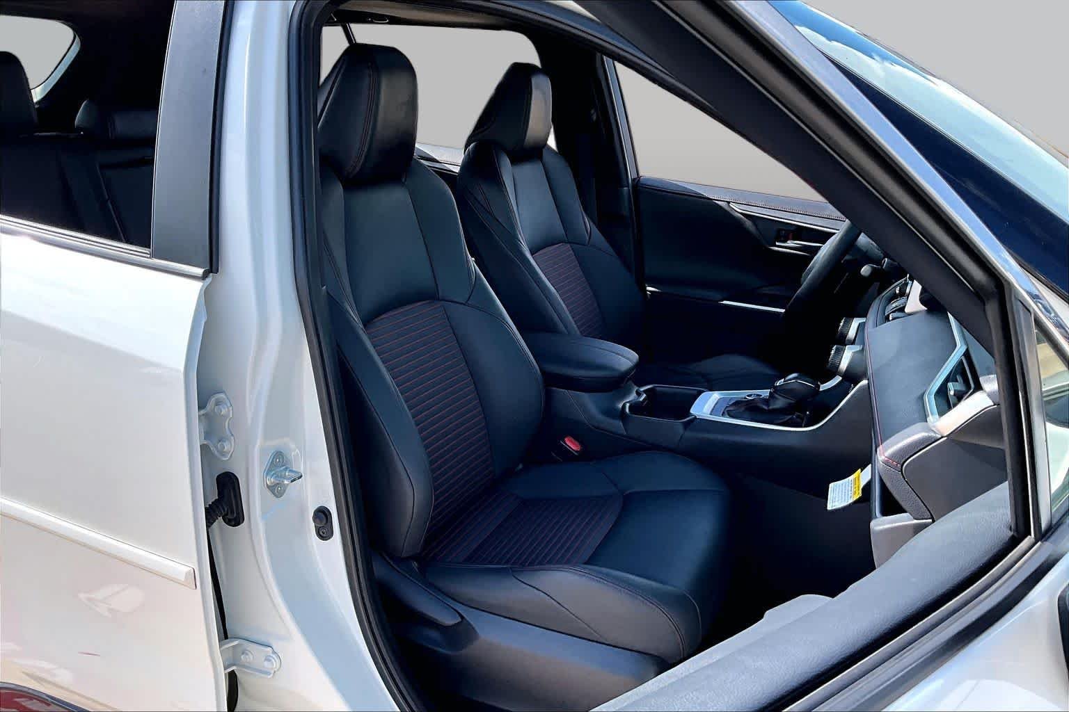 Used 2022 Blizzard Pearl/Midnight Black Metallic Toyota XSE image 9