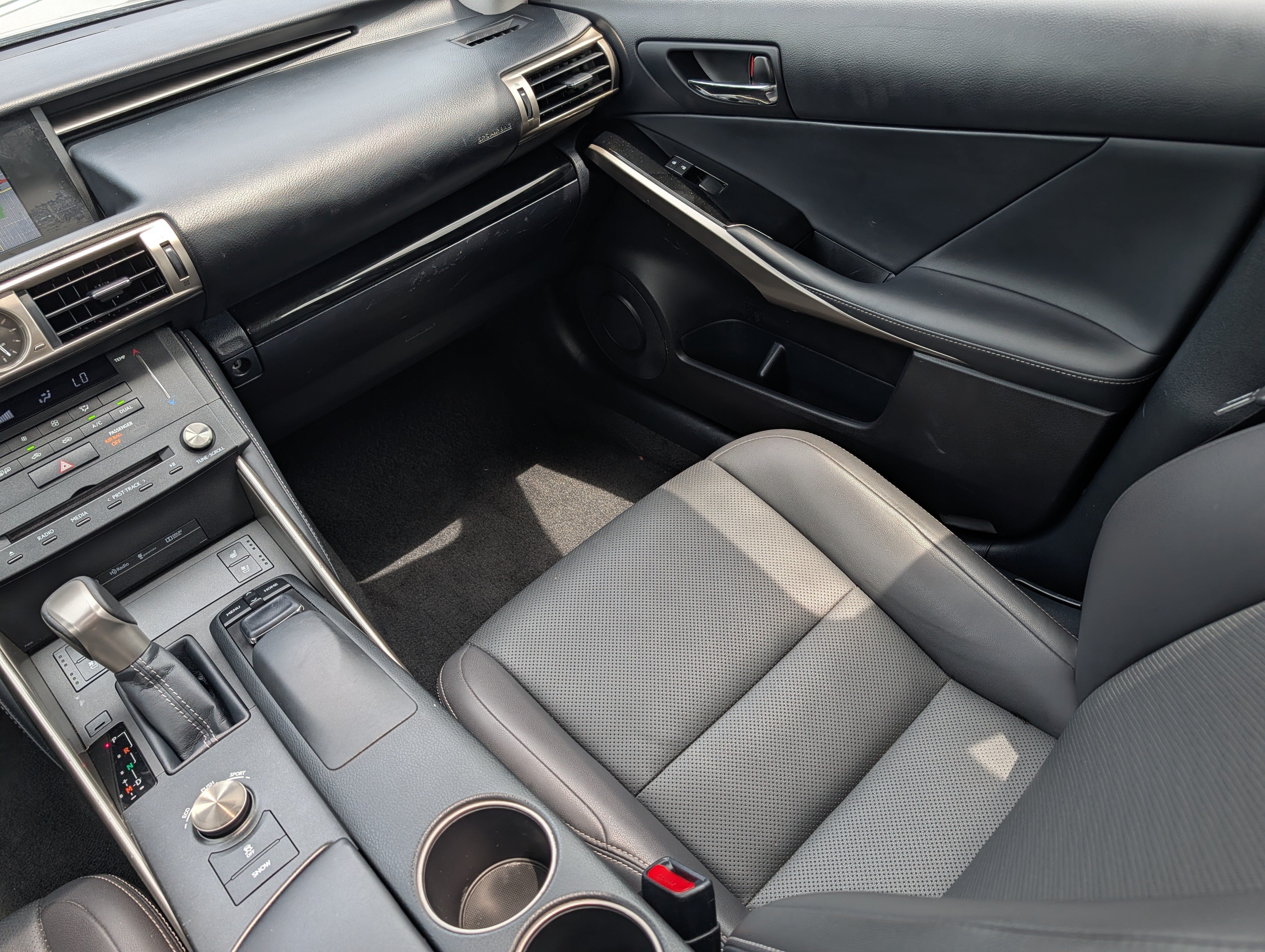 Used 2015 Atomic Silver Lexus  image 11