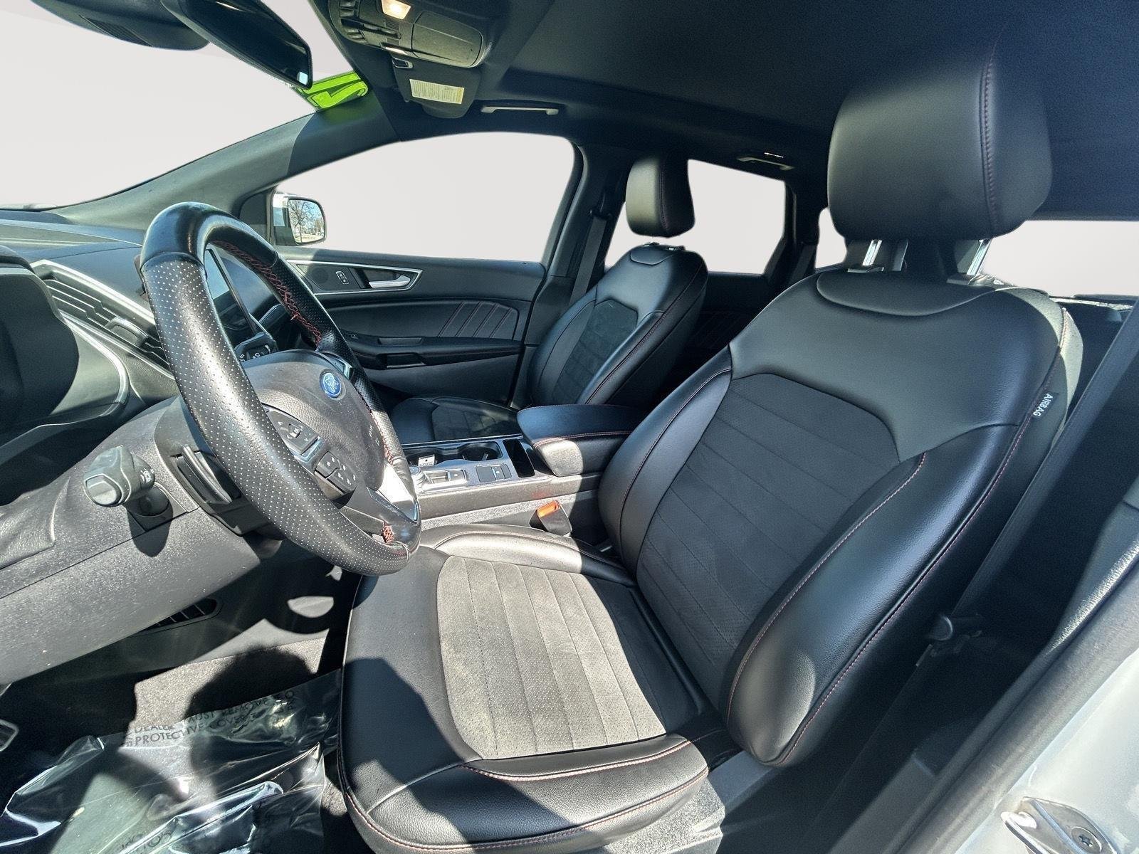 Used 2021 Star White Metallic Tri-Coat Ford ST-Line image 6