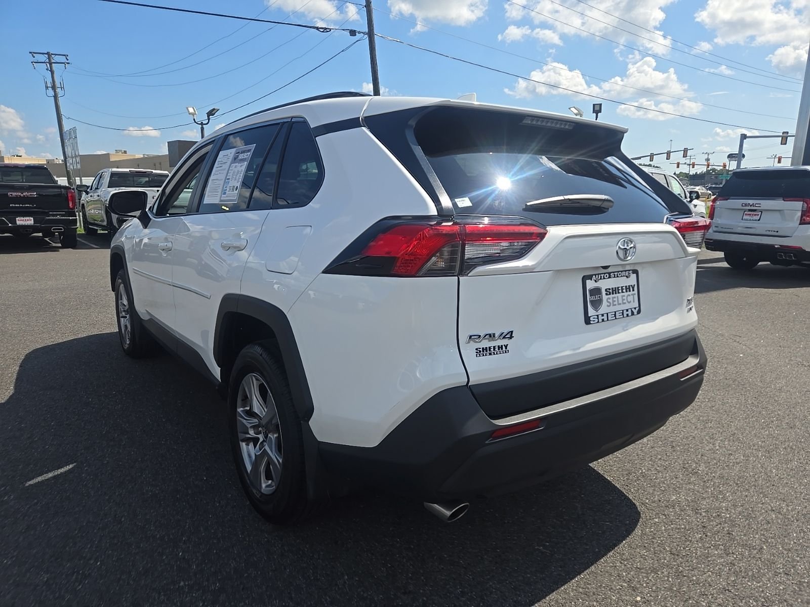 Used 2025 White Toyota XLE image 5