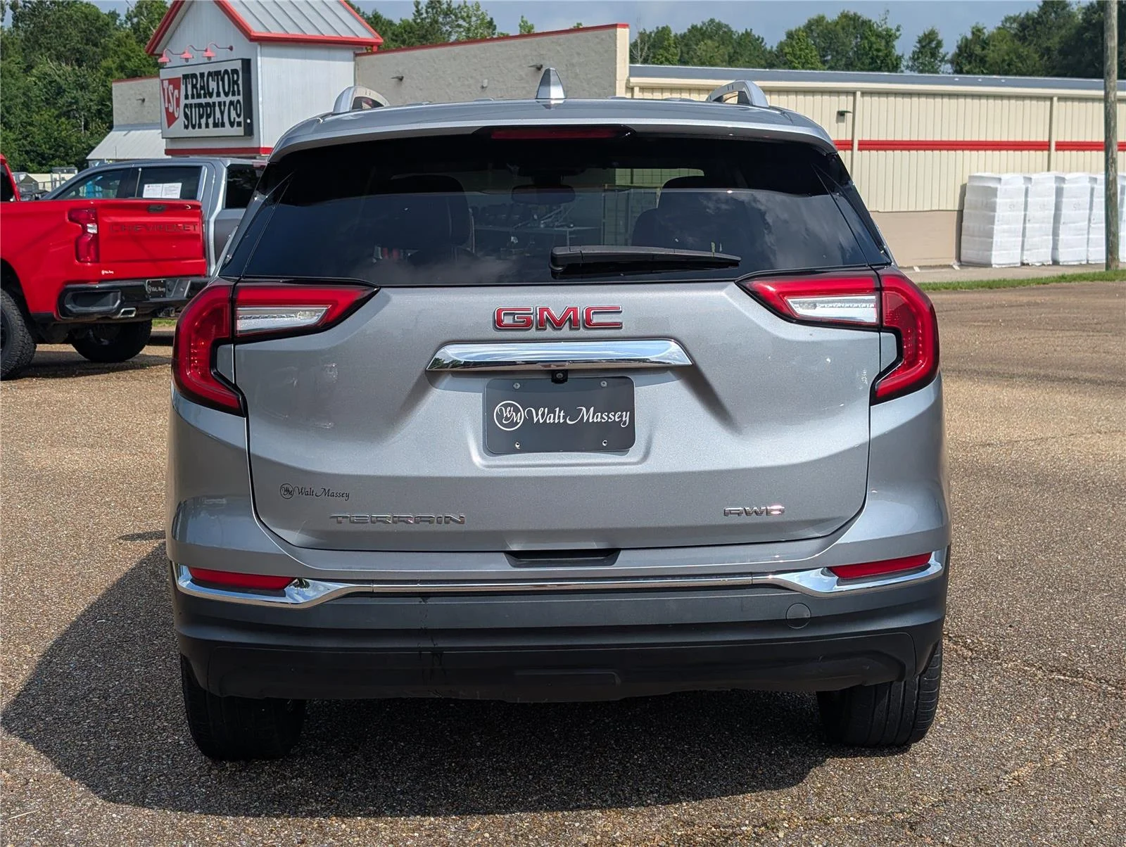 Used 2024 Sterling Metallic GMC SLT image 4