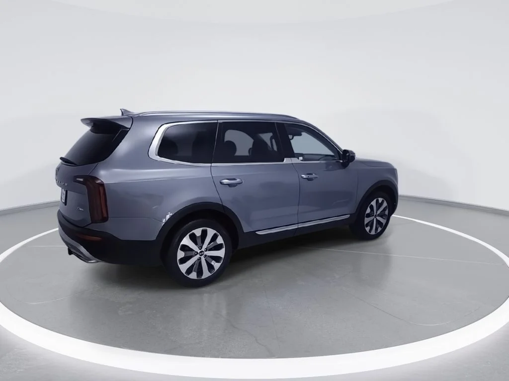 Used 2020 Silver Kia S image 8