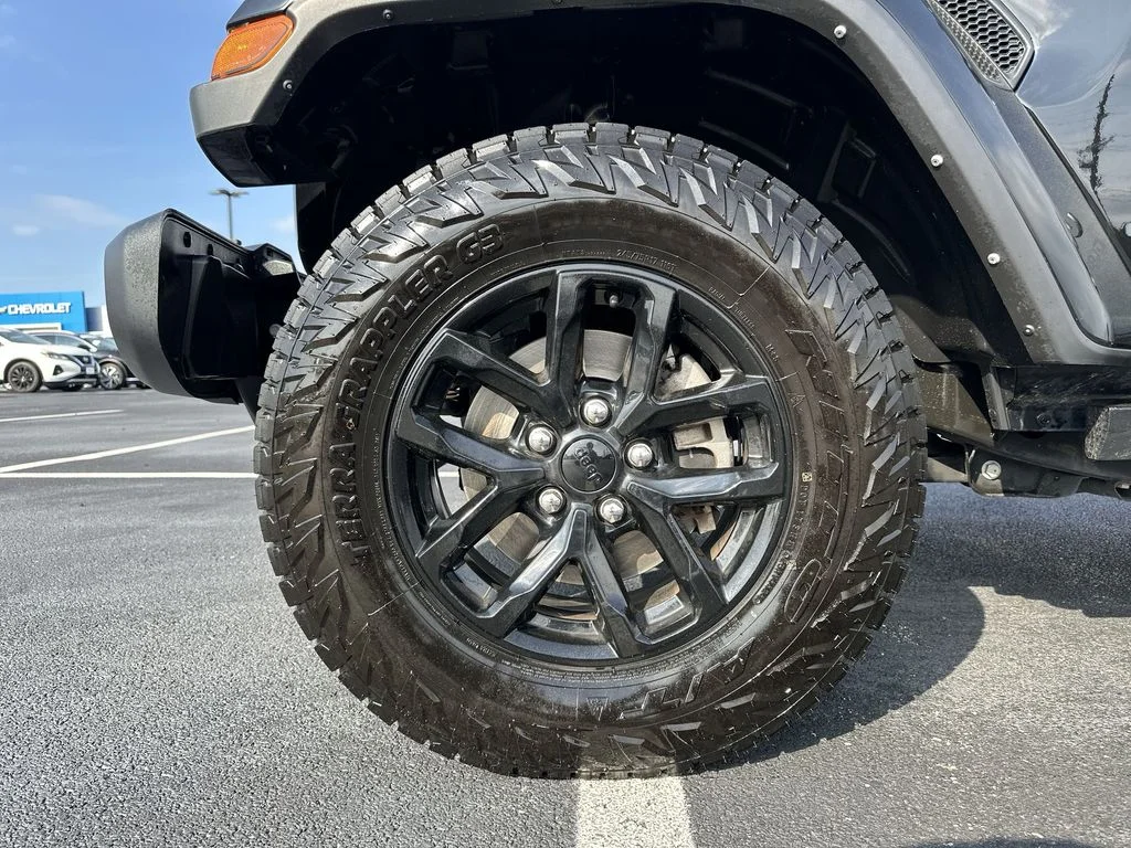 Used 2022 Black Jeep Altitude image 16
