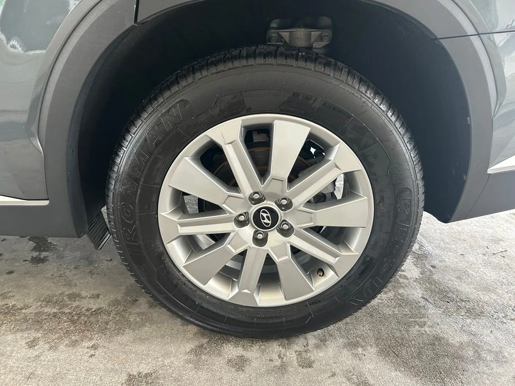 Used 2025 Gray Hyundai SEL image 15