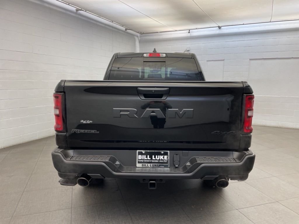 New 2026 Diamond Black Crystal Pearl-Coat Exterior Paint RAM Rebel image 4