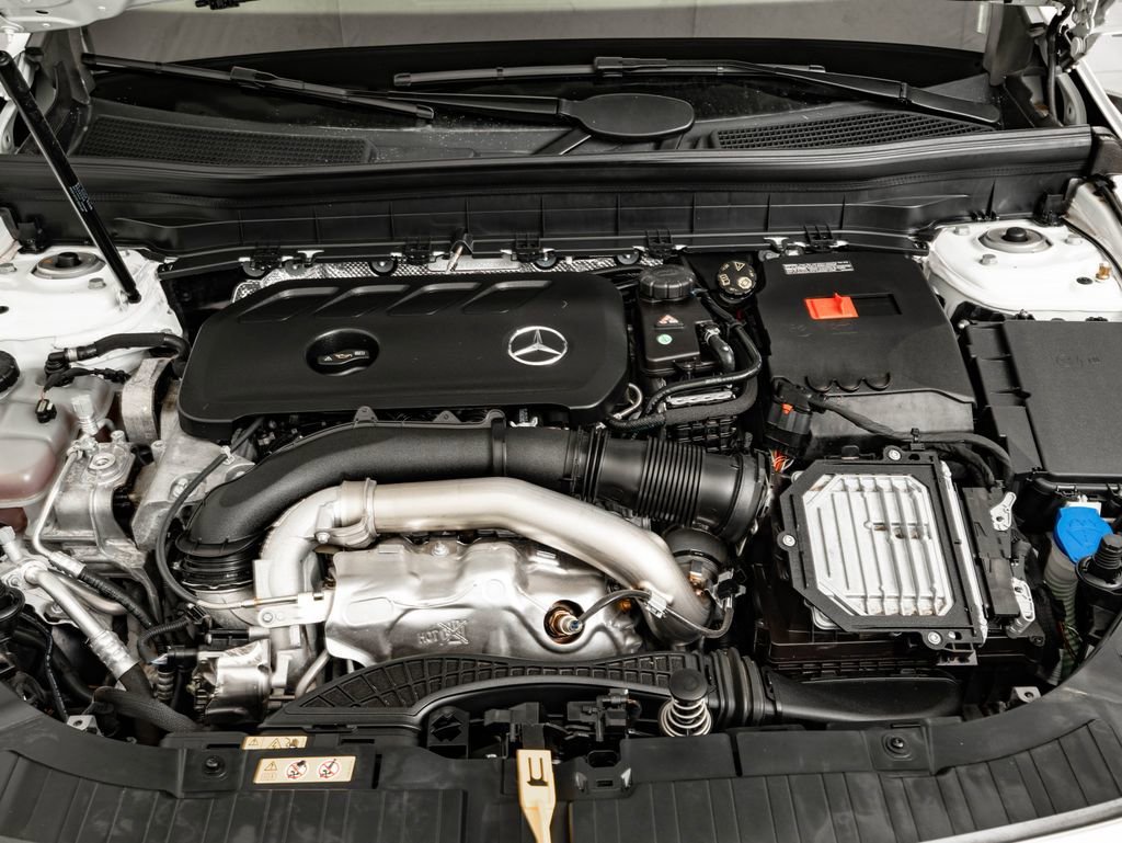 Used 2024 Polar White Mercedes-Benz GLB 250 image 49