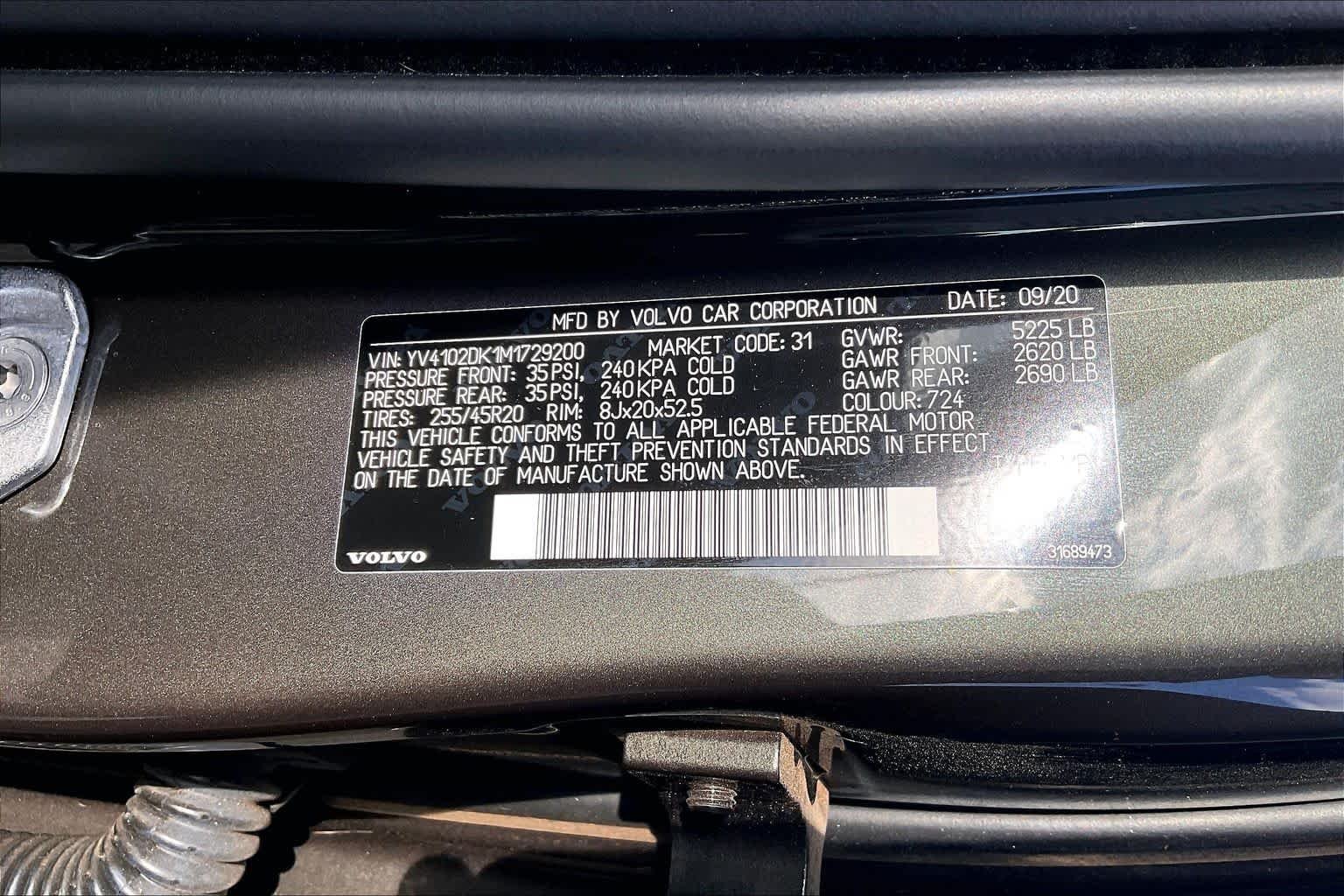 Used 2021  Volvo Momentum image 30