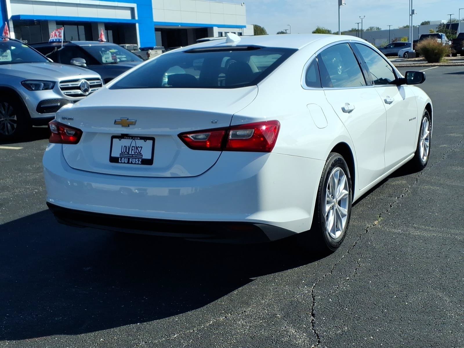 Used 2023 SUMMIT WHITE Chevrolet LT image 27