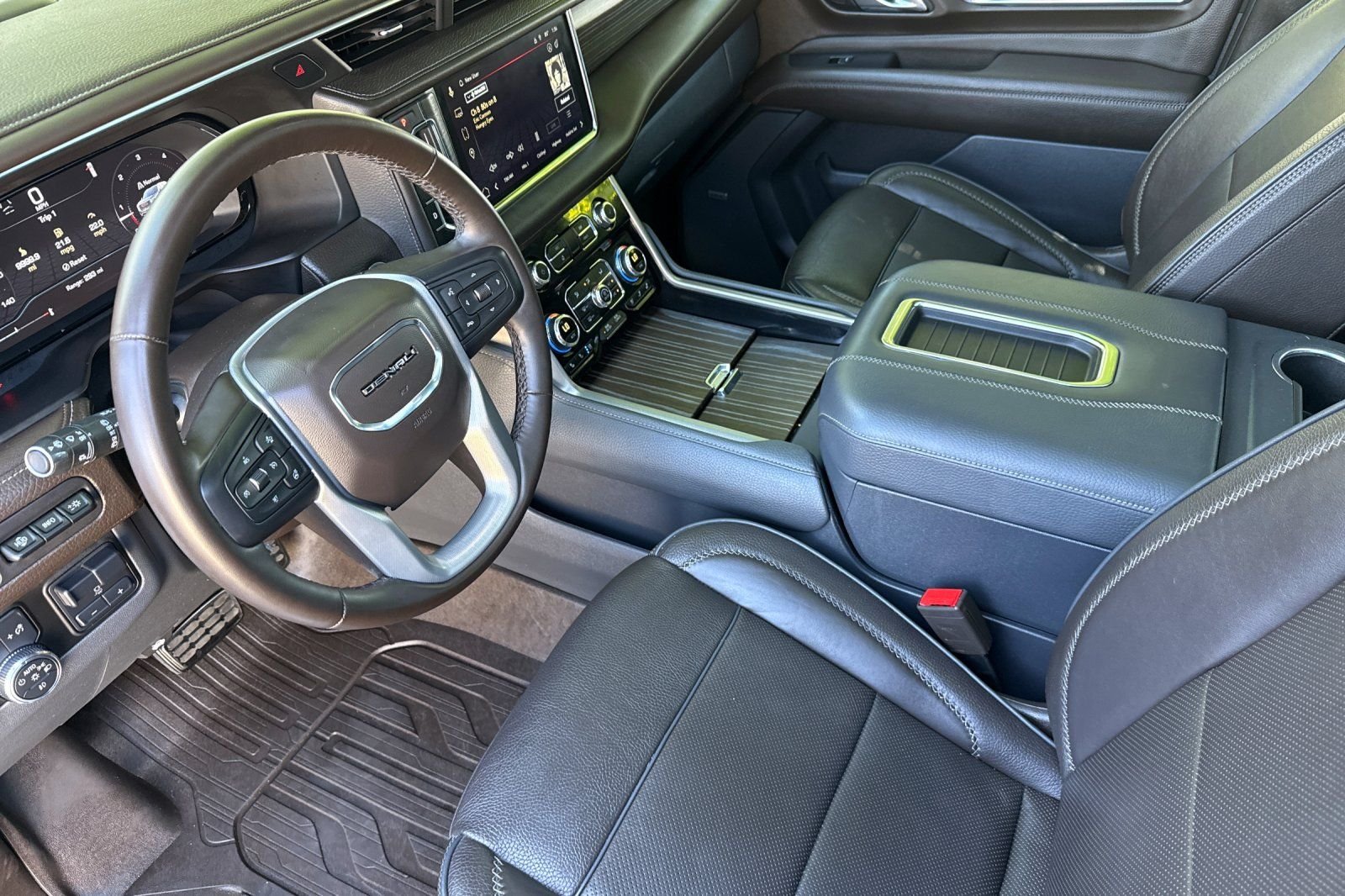 Used 2023  GMC Denali image 10