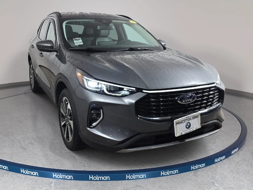 Used 2023 Gray Metallic Ford Platinum image 4