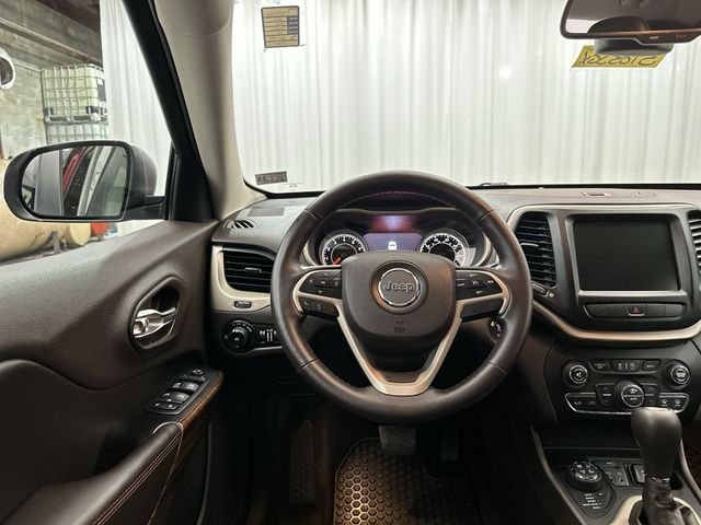 Used 2015 Red Jeep Trailhawk image 13