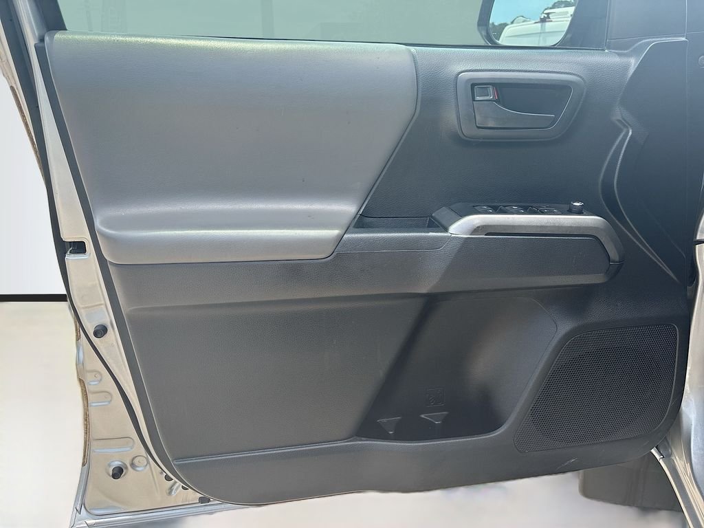 Used 2017 Silver Toyota SR5 image 27