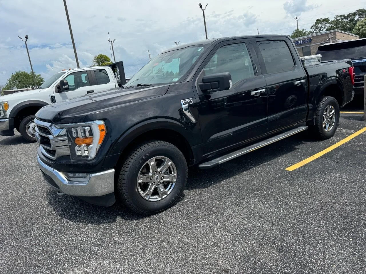 Used 2021 Agate Black Metallic Ford XLT 4WD SuperCrew 5.5' Box image 5