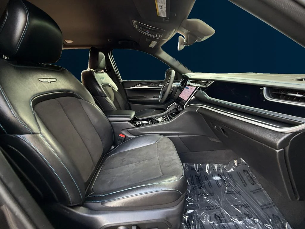 Used 2022 Gray Jeep Trailhawk 4xe image 17