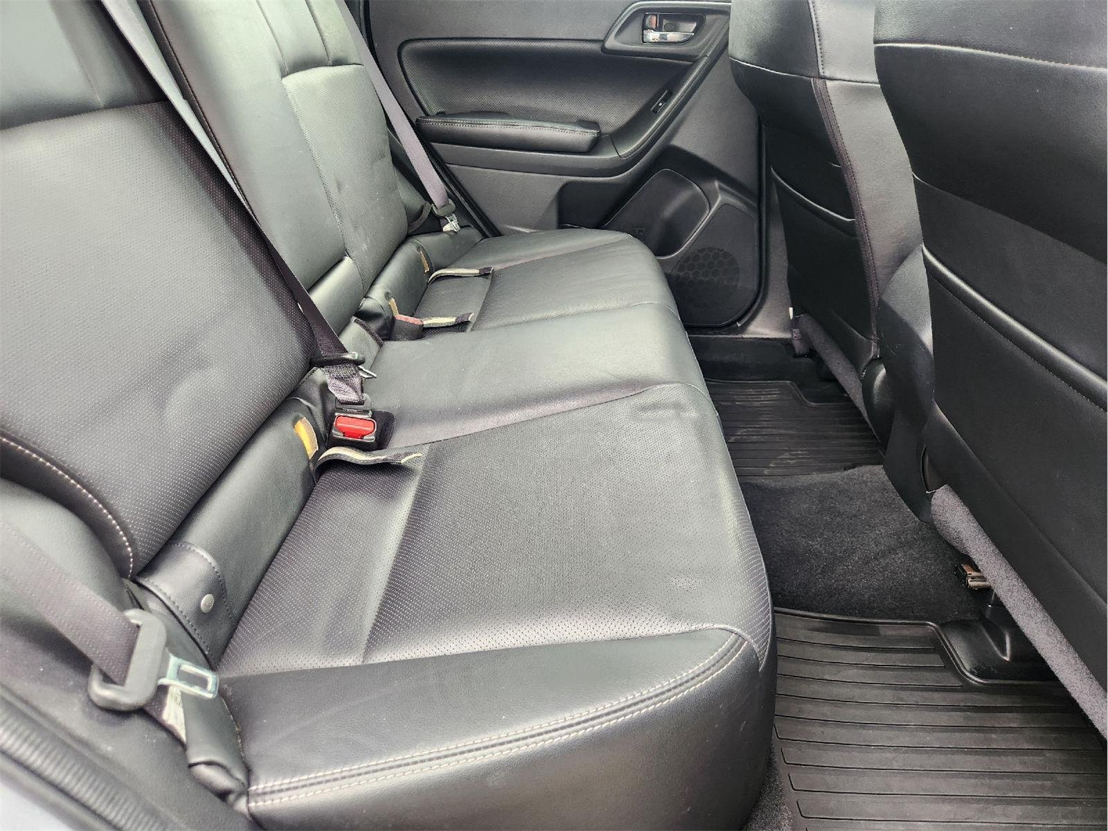 2016 Subaru Forester photo 30 of 32