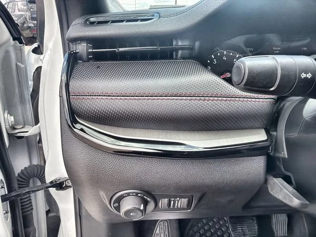2025 Jeep Compass Trailhawk - Photo 17