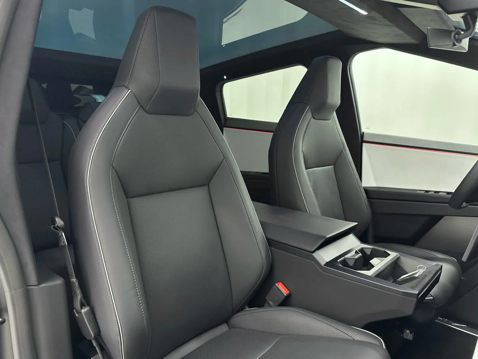 2024 Tesla Cybertruck Base - Photo 19