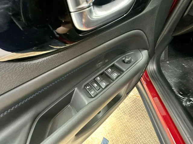 New 2026 Red Hot Pearl-Coat Exterior Paint Jeep Limited image 16