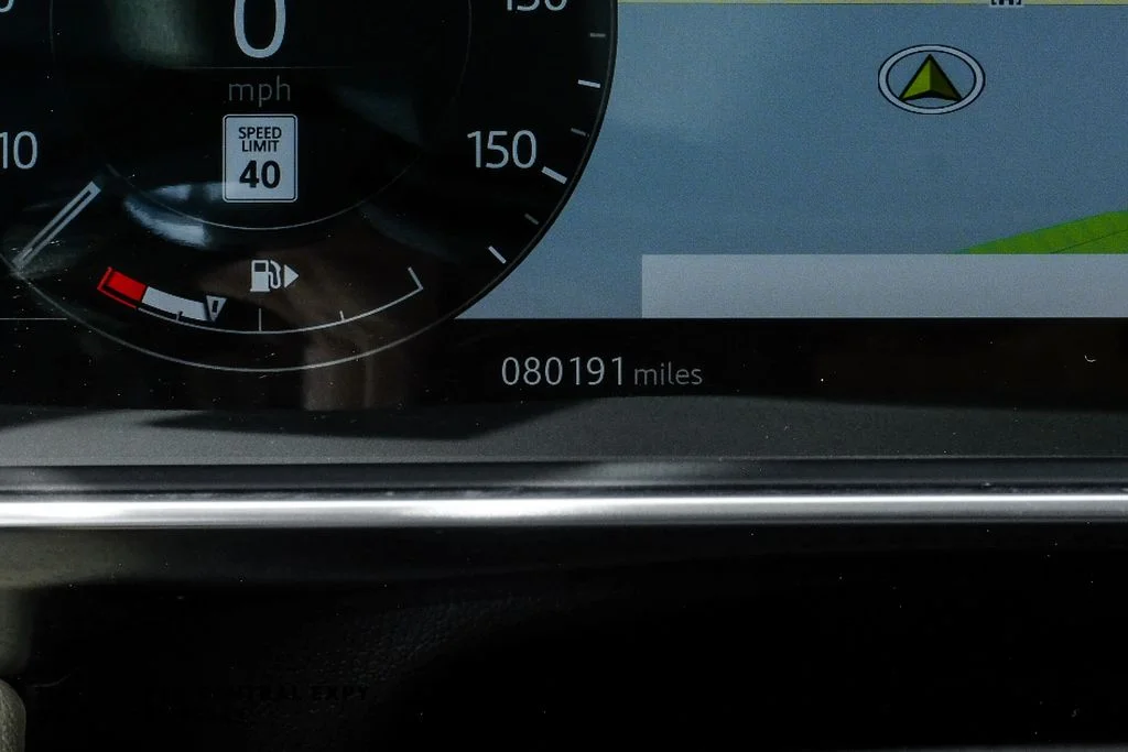 Used 2019 Silver Land Rover HSE image 24