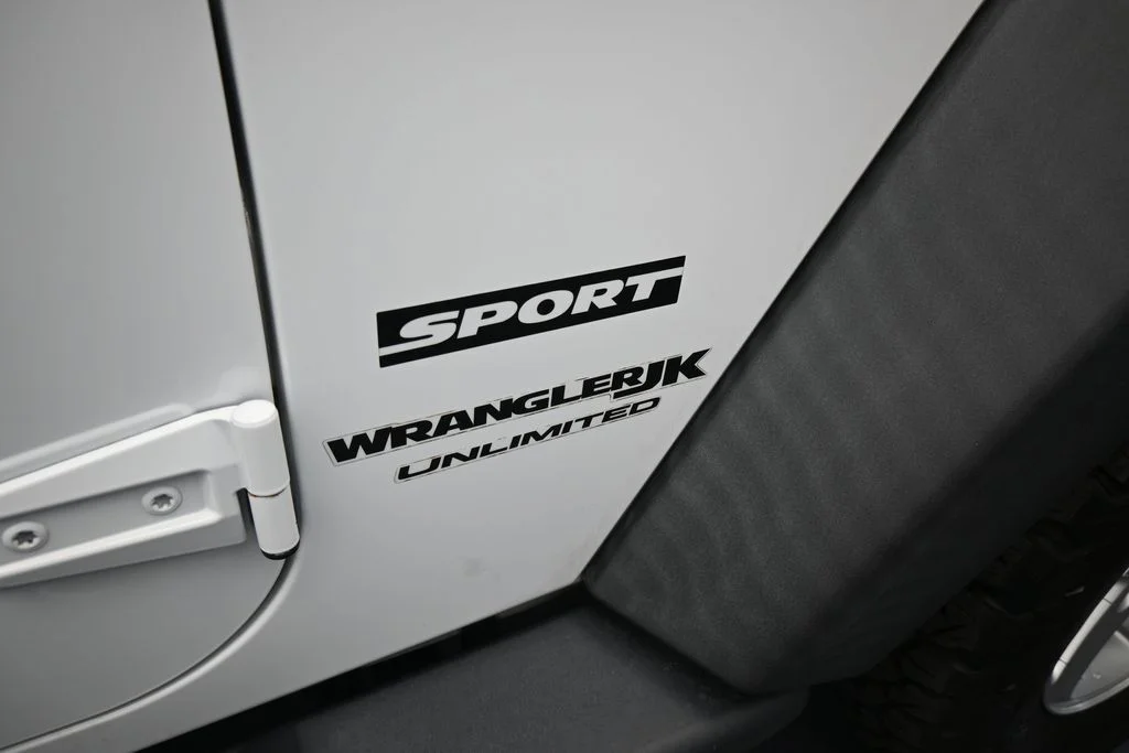 Used 2018 Bright White Clearcoat Jeep Unlimited Sport image 39