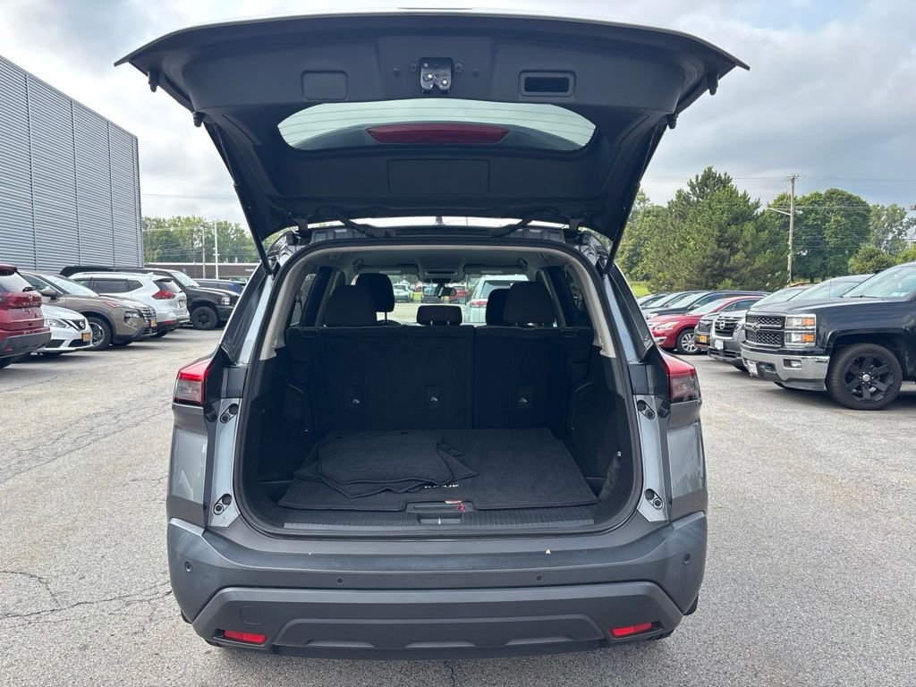 Used 2021 Gray Nissan S image 7